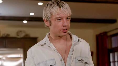 Оделась как скаут и соблазнила отчима с его братом