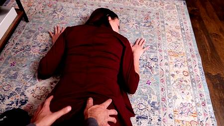 Мачеха на новый год дарит свой ротик и влажную пизду