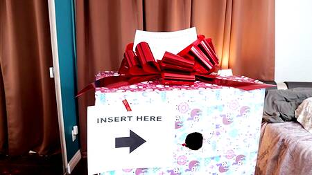 Мачеха на новый год дарит свой ротик и влажную пизду