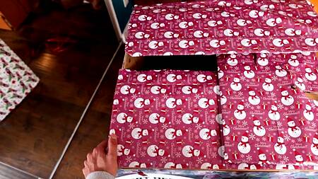 Мачеха на новый год дарит свой ротик и влажную пизду