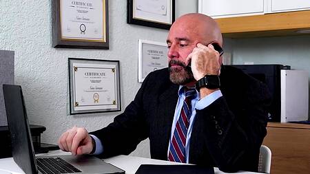 Снял на видео как сводная сестра дрочит в душе и трахнул её