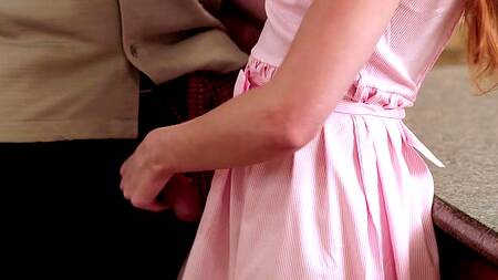 Лучший подарок на день рождения - секс с рыжей падчерицей