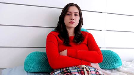 У падчерицы плохое настроение - нужно достать член и трахнуть её