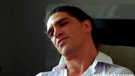 Сочная милфа надела красное белье и соблазнила на жаркую секс