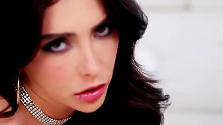 Новогодний подарок для красотки - двойное проникновение от негров