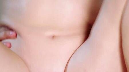 Рыжая модель у бассейна наслаждается чувственным сексом