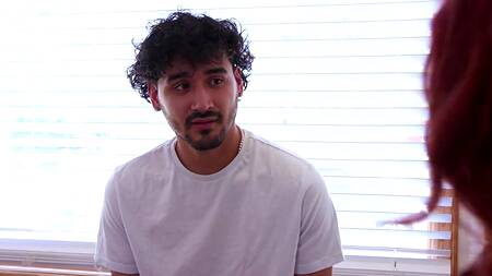 Сочная мачеха на новый год дарит пасынку анальный секс