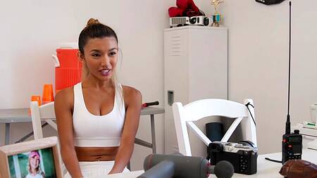 Стройная студентка азиатка хочет на член физрука