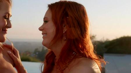 Зрелые подруги делят одного любовника с большим членом