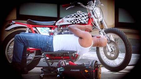 Зрелые подруги делят одного любовника с большим членом