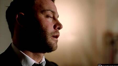 Разозлился и жестко трахнул грудастую блондинку