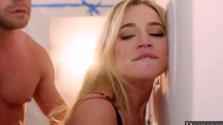 Разозлился и жестко трахнул грудастую блондинку