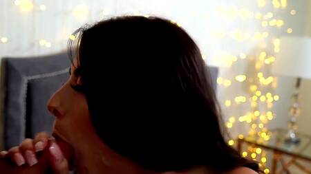 Установил скрытую камеру, чтобы смотреть как падчерица дрочит