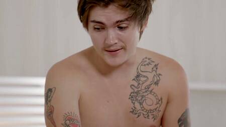 Массажист возбудил татуированную подругу мамки и трахнул её в жопу