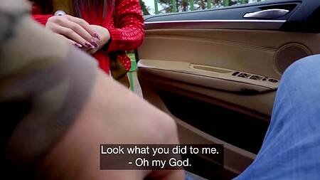 Миниатюрная курьерша взяла перерыв и отдалась пикаперу за деньги