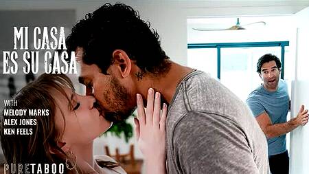 Милая развратница ебется с черным парнем и хозяином дома