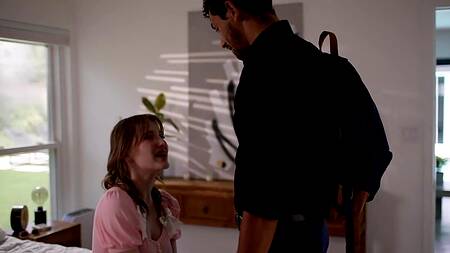 Милая развратница ебется с черным парнем и хозяином дома