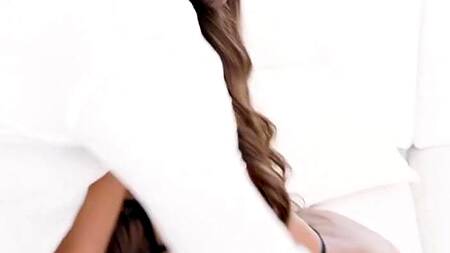 Никто так не любит жесткий анал как эта красотка