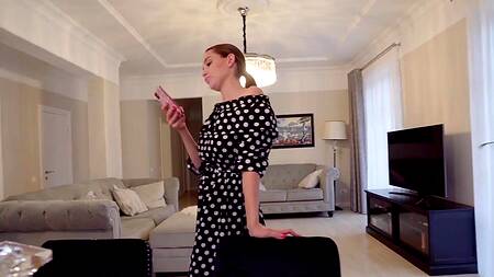 Трахается с хулиганом, чтобы тот не задирал сына