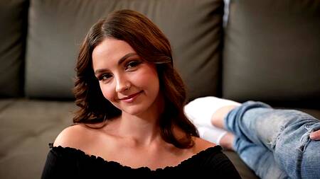 Подруга показывает новое бельё и трахается с другом