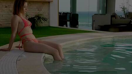 Красотка сблизилась с работником отеля и наслаждается анальным сексом