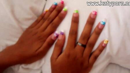 Проснулся и трахнул двух загорелых азиаток