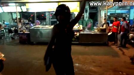 Снял азиатскую проститутку в клубе и ебет её в отеле