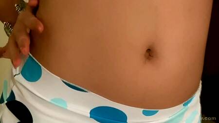 Эротическое видео от миниатюрной азиатки с маленькими сиськами