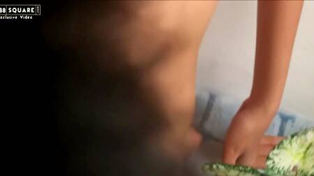 Эротическая фотосессия от милой азиатки с маленькими сиськами