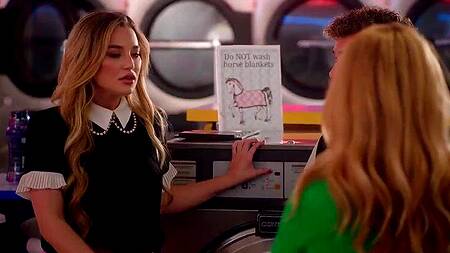 Пришел стирать вещи, но занялся сексом втроем с двумя красотками