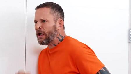 Трахнул татуированную милфу и милую девушку друга