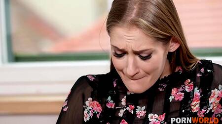 Подрочила перед обследованием и отдалась доктору в попку