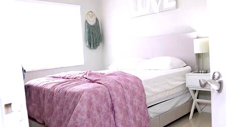 Рыженькая милфа давно не трахалась - соблазняет сантехника