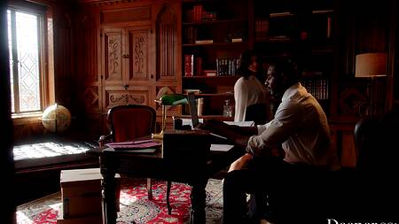 На анальный секс с помощницей всегда найдется время