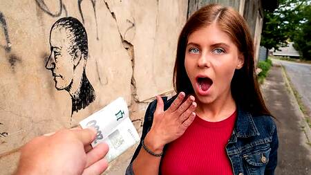 Милая телка с красном белье готова ебаться за деньги