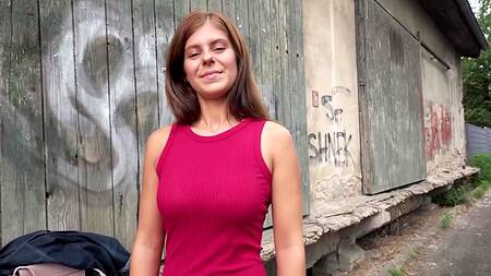 Милая телка с красном белье готова ебаться за деньги