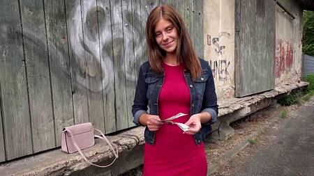 Милая телка с красном белье готова ебаться за деньги