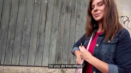 Милая телка с красном белье готова ебаться за деньги