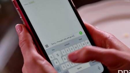 Оставила дочь с сантехником, а они занялись анальным сексом