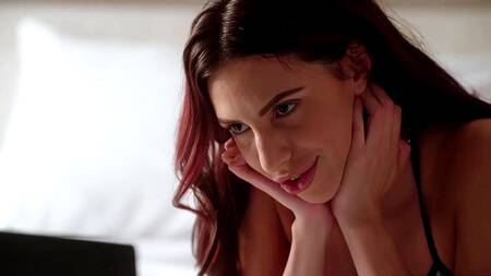 Посмотрела анальное порно и теперь сама хочет отдаться в попку