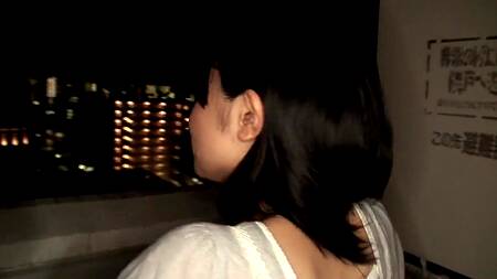 Показал милой японке свою квартиру и трахнул её на балконе