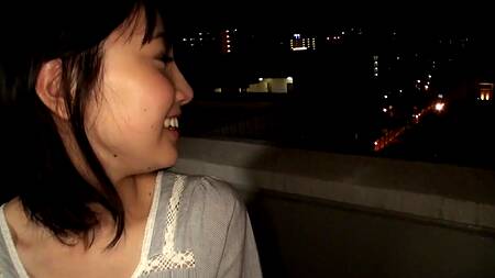 Показал милой японке свою квартиру и трахнул её на балконе