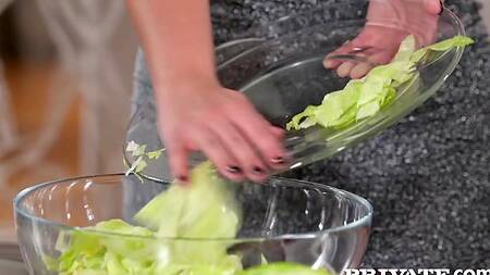 Отсняла кулинарное шоу и насладилась двойным проникновением