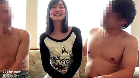 Миниатюрная японка попробовала секс с двумя и ей понравилось