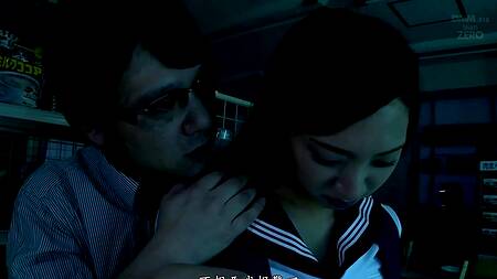 Заподозрил красотку в воровстве и развел на секс в магазине