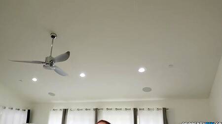 Подруги работают риелторами и занимаются сексом втроем с клиентом