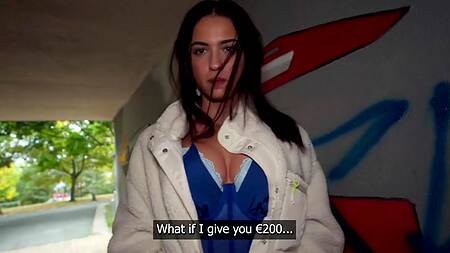 Грудастая милашка согласна на секс за деньги