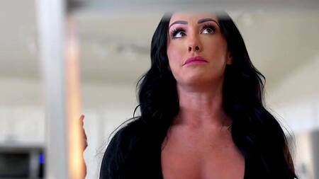 Праздновать новый год с развратной мачехой совсем неплохо