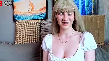 Милая европейская девушка трахается с японцем