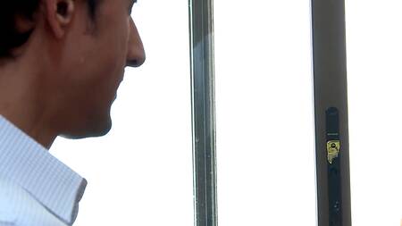 Пока муж работает, жена домохозяйка ебется в анал с любовником